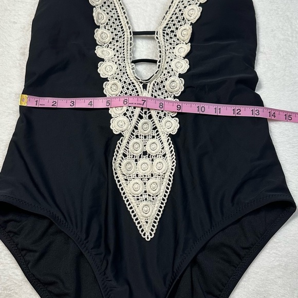 NWT Mossimo l Women’s Crochet Trim Plunge Black and White One Piece Swimsuit - Picture 2 of 12